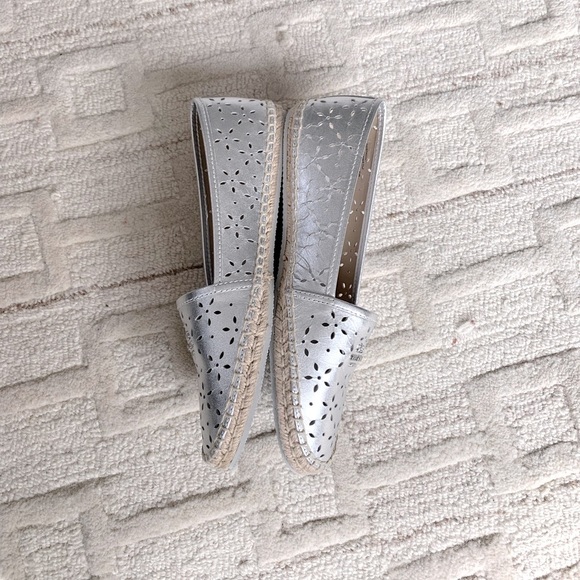 NIB Coach Laser Cut Leather Espadrilles - Picture 2 of 7